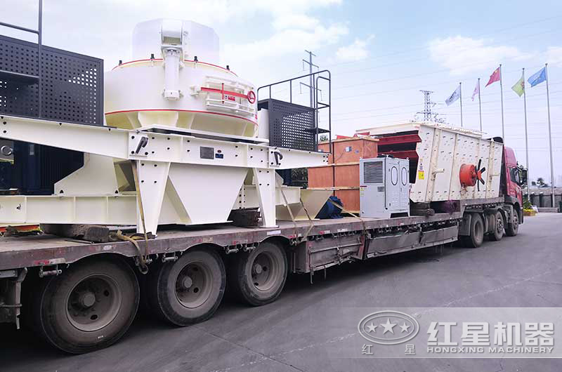 又一成套鵝卵石制砂加工設(shè)備裝車發(fā)貨中 又一成套鵝卵石制砂加工設(shè)備裝車發(fā)貨中