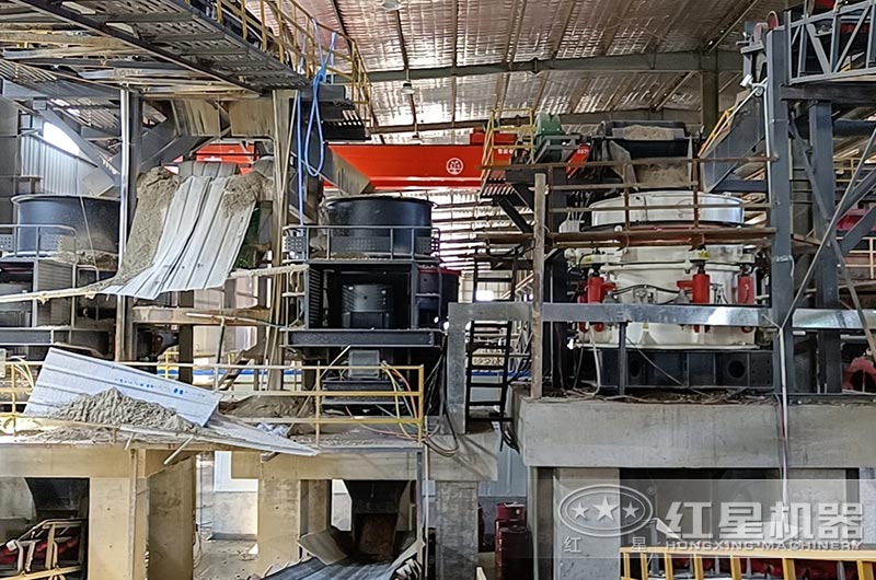 多缸液壓圓錐破現(xiàn)場(chǎng)